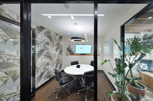 Looking into a small meeting room,through the glass wall. Coworking and Event spaces 360° virtual tour photography.